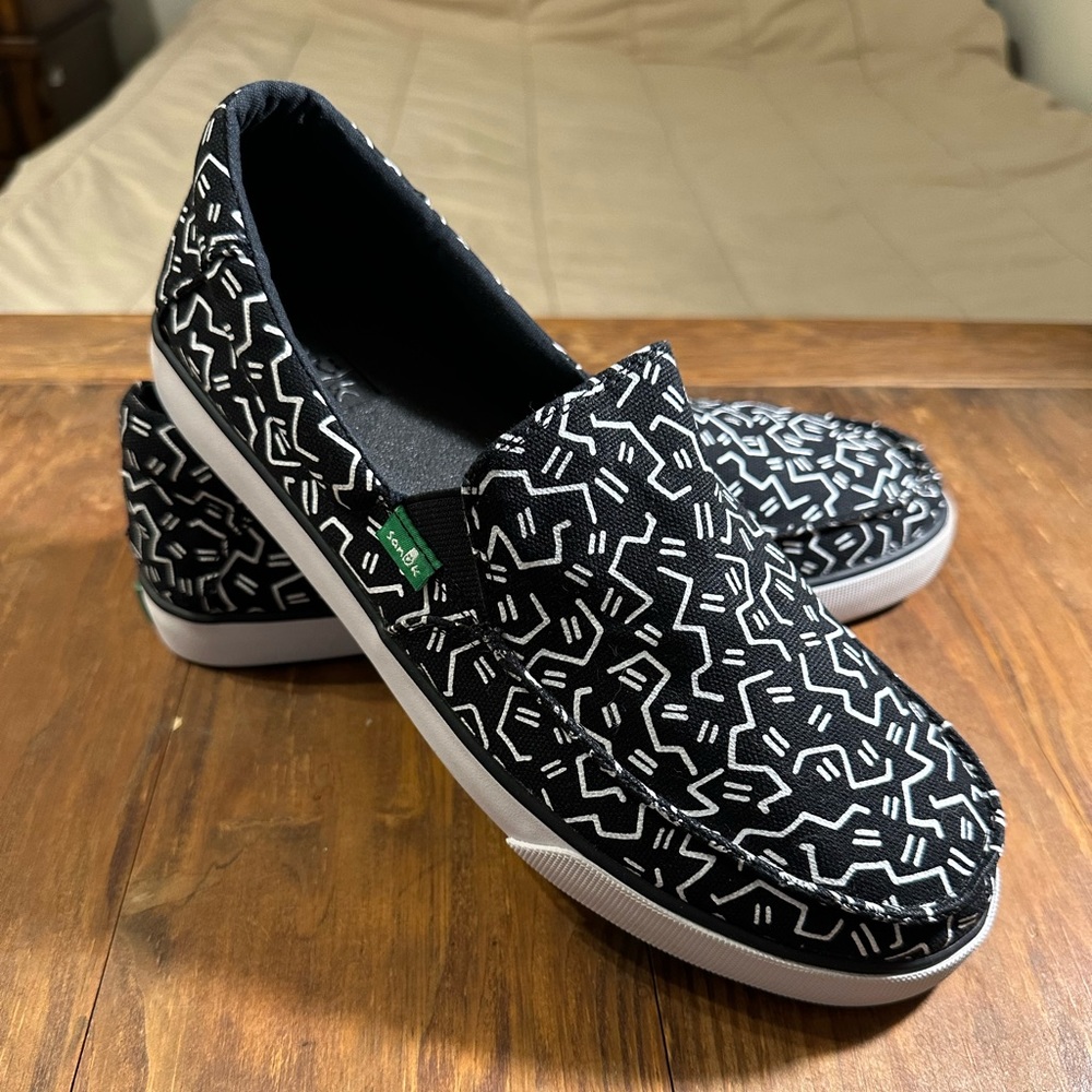 Sanuk Sideline Funk NWOT Men’s size 9 Black and White